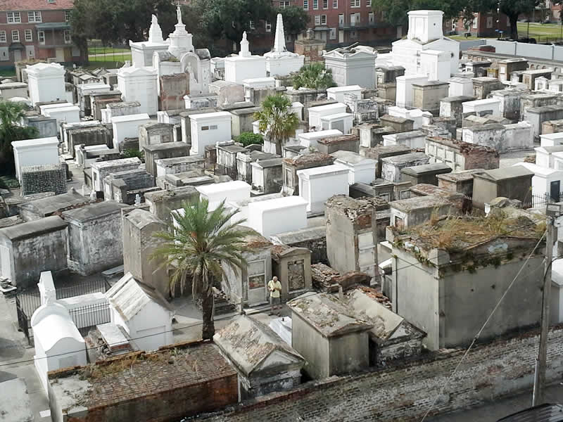 Doubloon Tours | St. Louis Cemetery #1